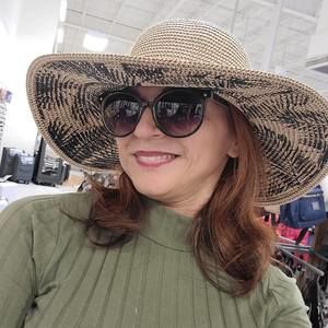 Meet your Posher, Denise